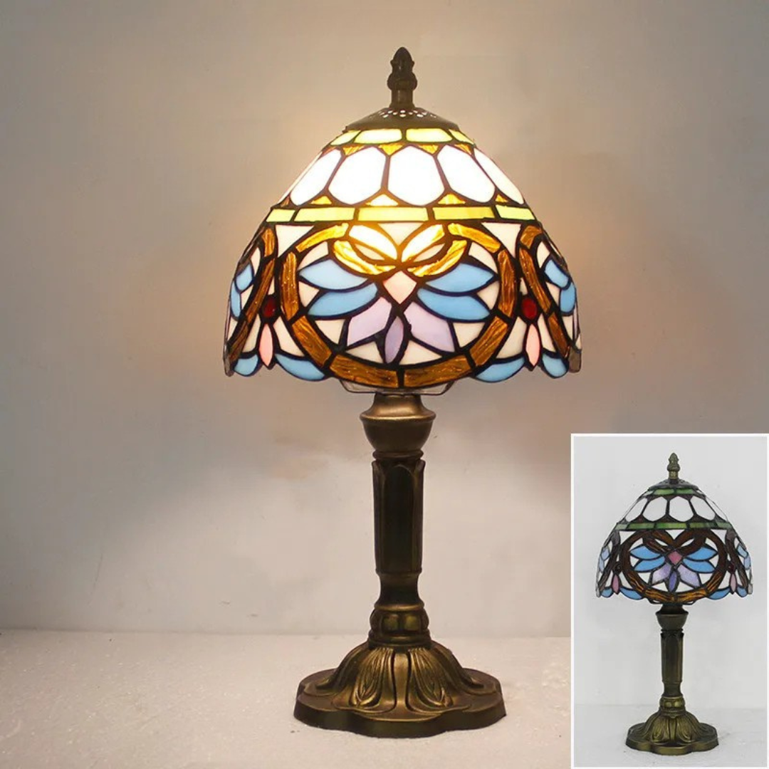 Färgat glas bordslampa med blomsterdesign