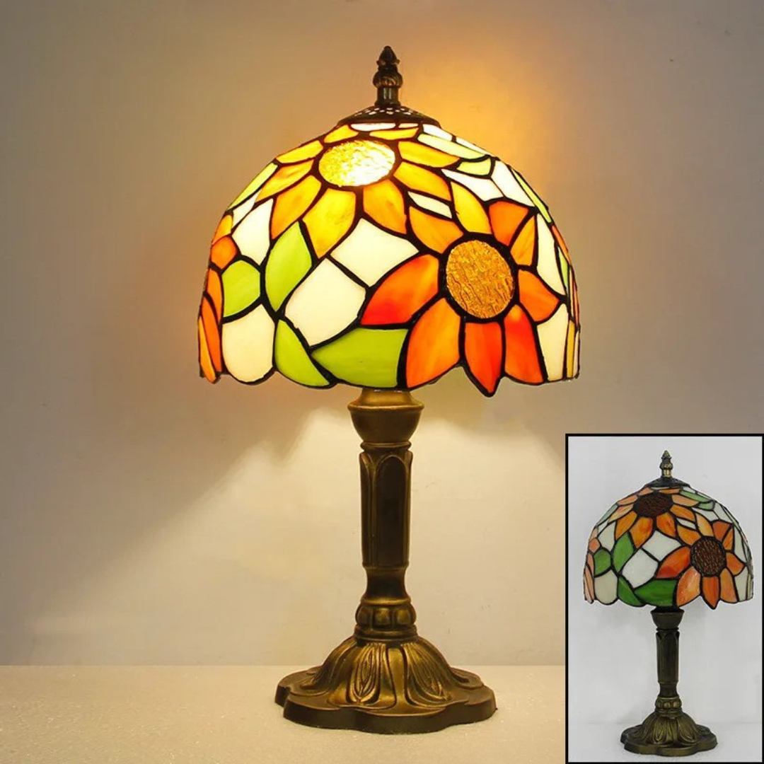 Färgat glas bordslampa med blomsterdesign