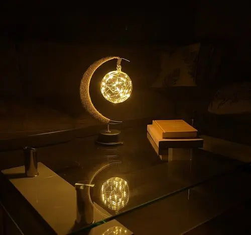 Bordslampa med varm månljusglöd