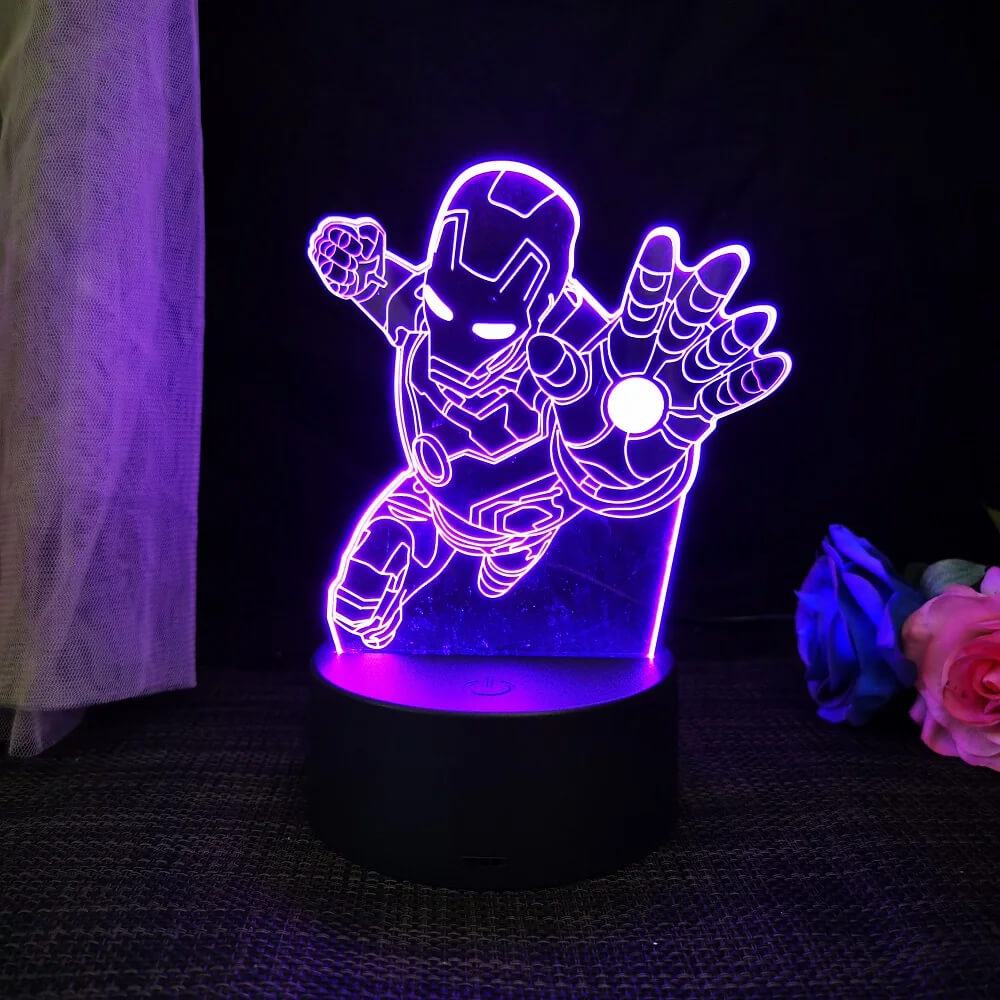 3D Superhjälte LED Nattlampa med Fjärrkontroll | 16 Färger &amp; Touch – USB &amp; Batteridriven Akryllampa för Barn &amp; Gamingrum