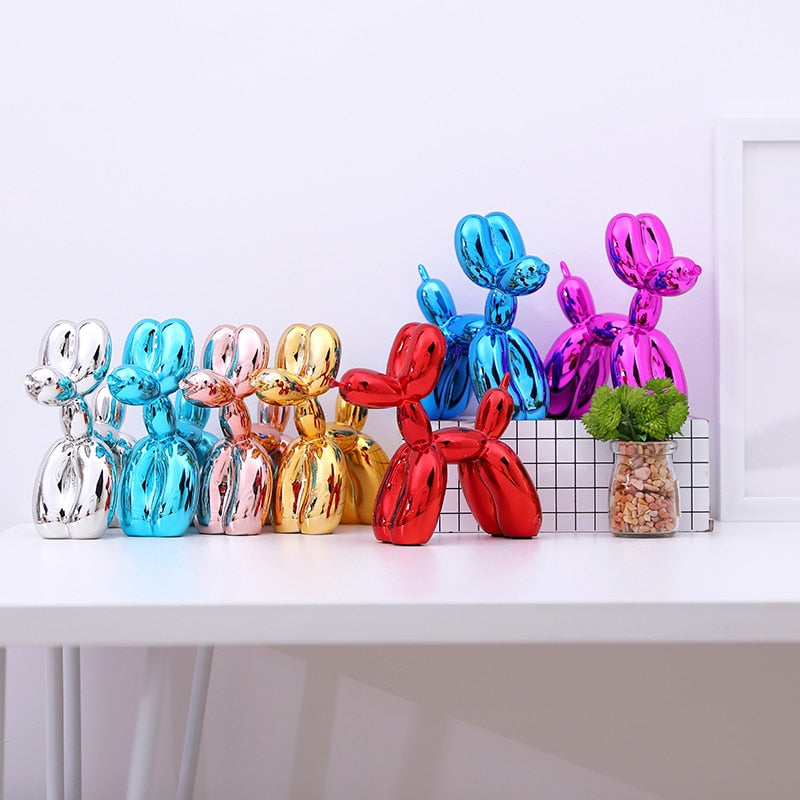 Carvallo – Modern Ballonghund Skulptur med Metallisk Yta