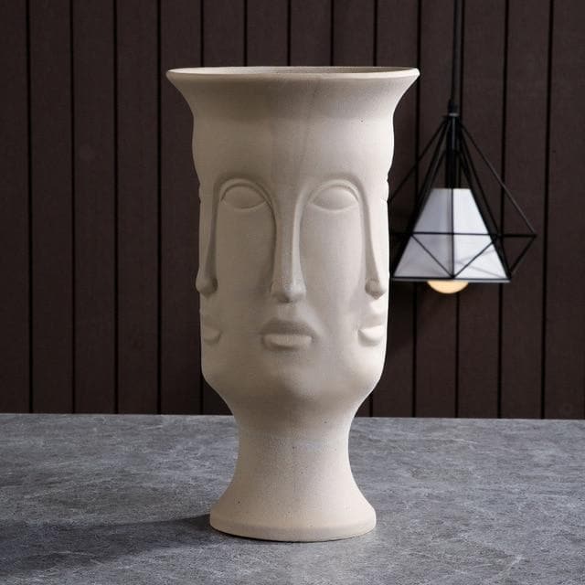 Carvallo – Keramiska designvaser och blomkrukor med skulptural elegans