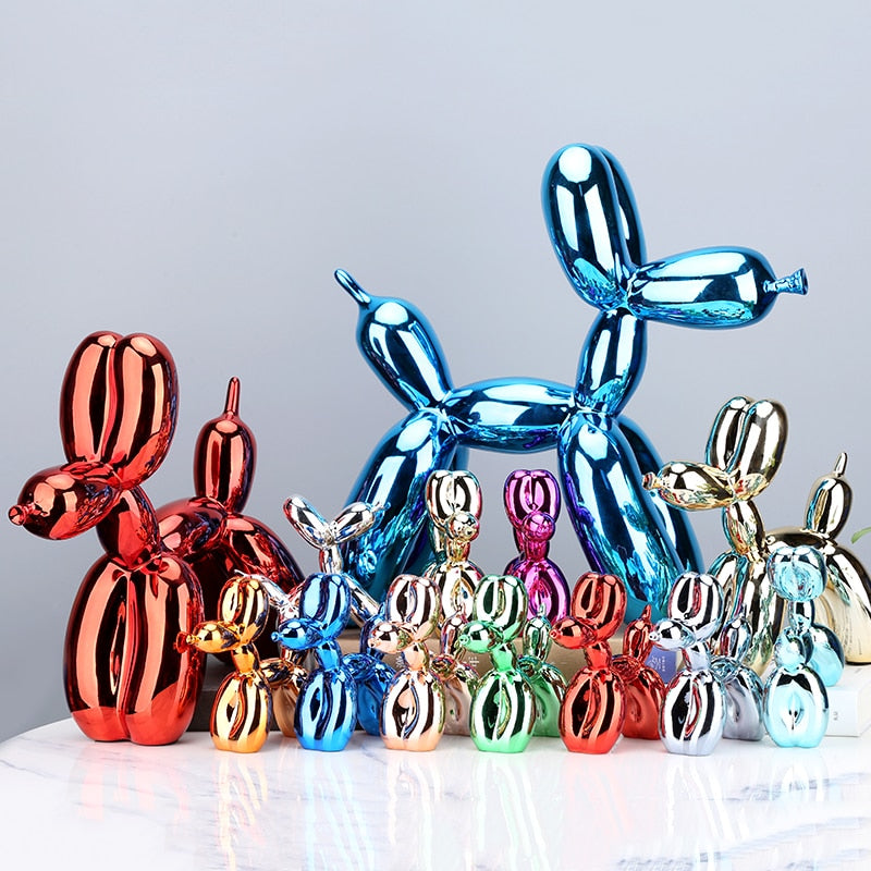 Carvallo – Modern Ballonghund Skulptur med Metallisk Yta