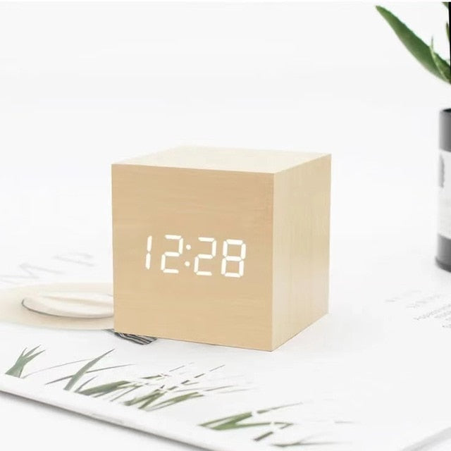 Carvallo – Stilig LED-väckarklocka med minimalistisk design och smarta funktioner
