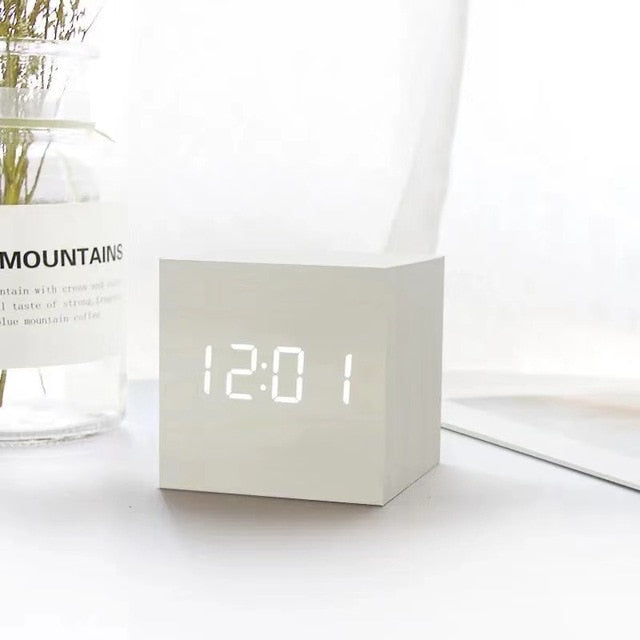 Carvallo – Stilig LED-väckarklocka med minimalistisk design och smarta funktioner