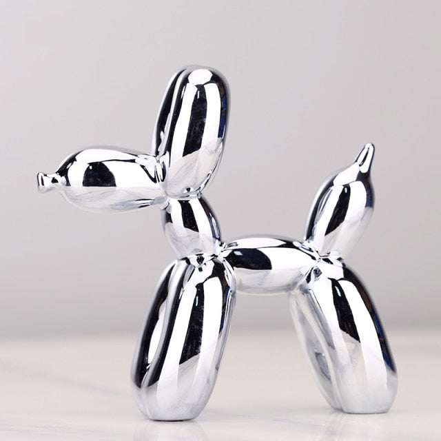 Carvallo – Modern Ballonghund Skulptur med Metallisk Yta
