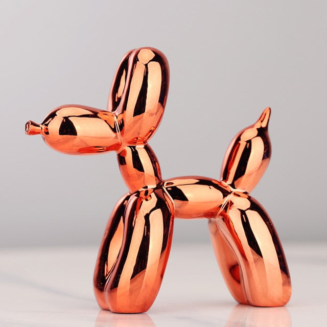 Carvallo – Modern Ballonghund Skulptur med Metallisk Yta