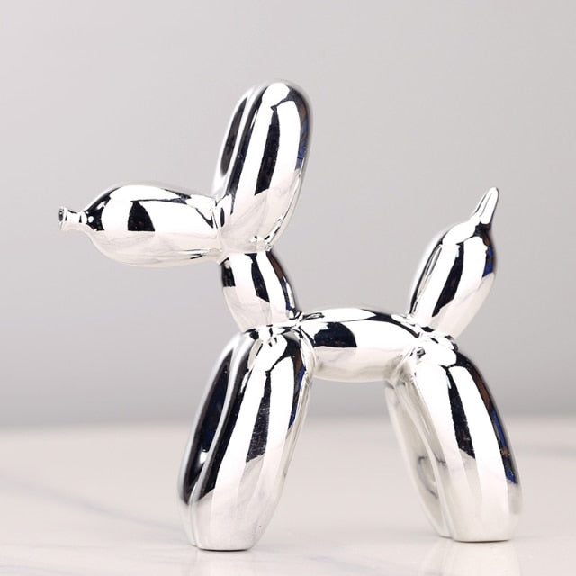 Carvallo – Modern Ballonghund Skulptur med Metallisk Yta