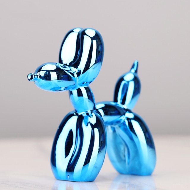 Carvallo – Modern Ballonghund Skulptur med Metallisk Yta