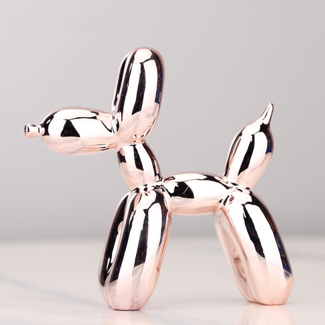 Carvallo – Modern Ballonghund Skulptur med Metallisk Yta
