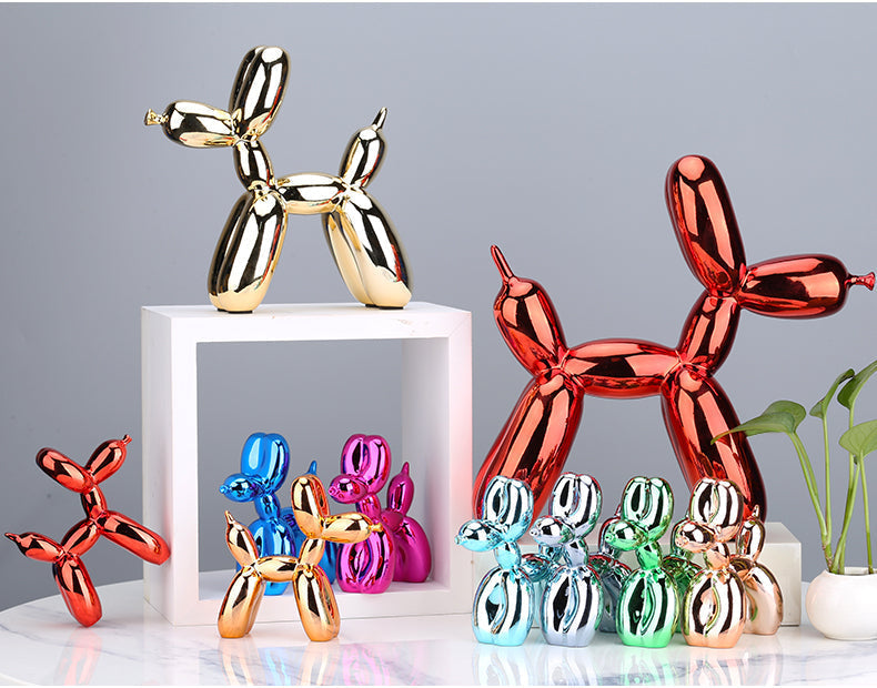 Carvallo – Modern Ballonghund Skulptur med Metallisk Yta
