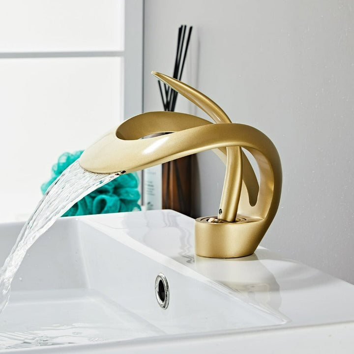 Modern badrumsarmatur i Gebogenem Design