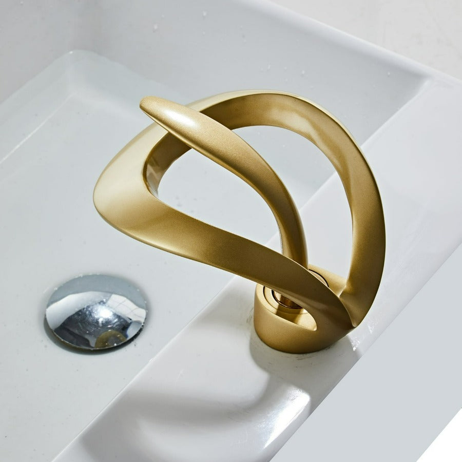 Modern badrumsarmatur i Gebogenem Design