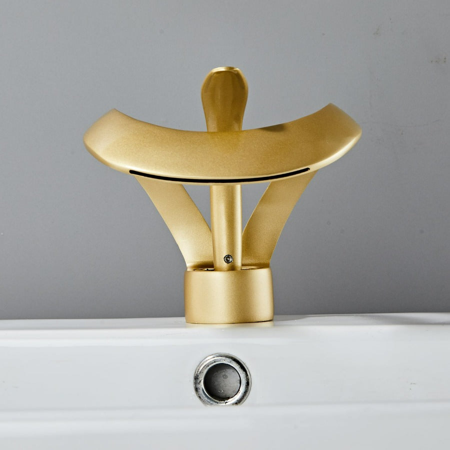 Modern badrumsarmatur i Gebogenem Design