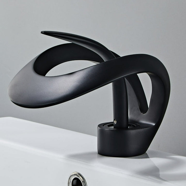 Modern badrumsarmatur i Gebogenem Design