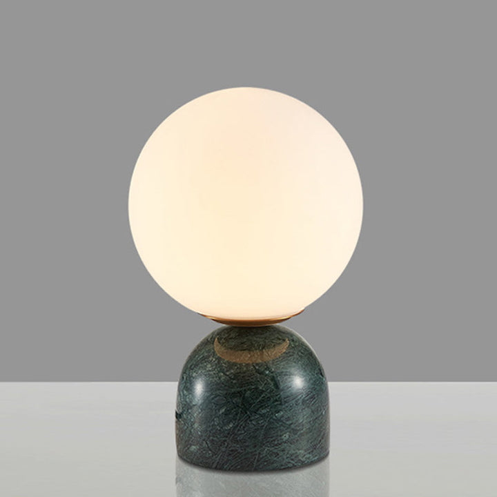 Bordslampa med glasglob och stenfot