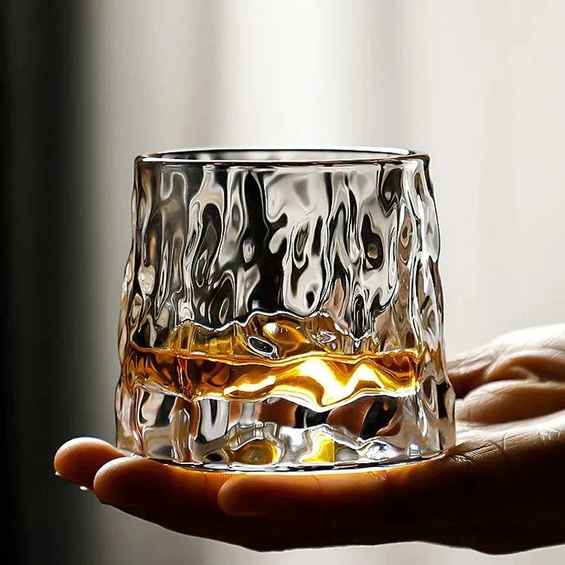 Carvallo – Texturerat Whiskyglas med Roternade Design för Elegant Sipande